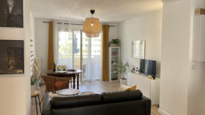 Large apartment near the beaches of Mourillon
